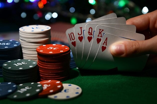 Live blackjack table on icslot with dealer and players visible on multi-camera feed